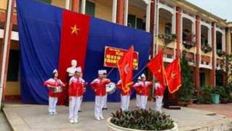 Liên đội Trường Tiểu học Hồng Châu tổ chức ngày hội " Thiếu nhi vui khỏe - Tiến bước lên Đoàn" chào mừng kỷ niệm 90 năm ngày 26 /3